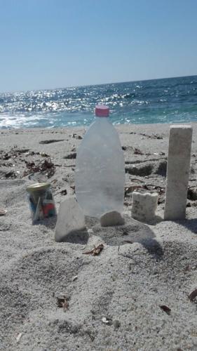 5 Minuten beach clean up, Is Arutas, Sardinien